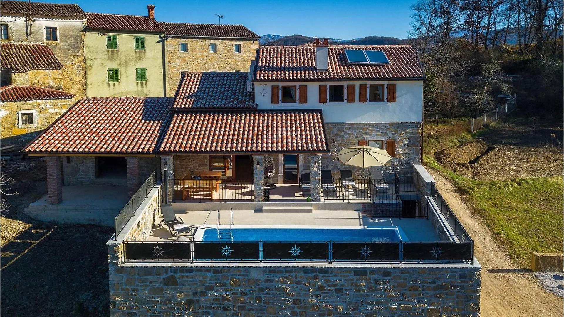 Villa Poji Sculci 0*,
